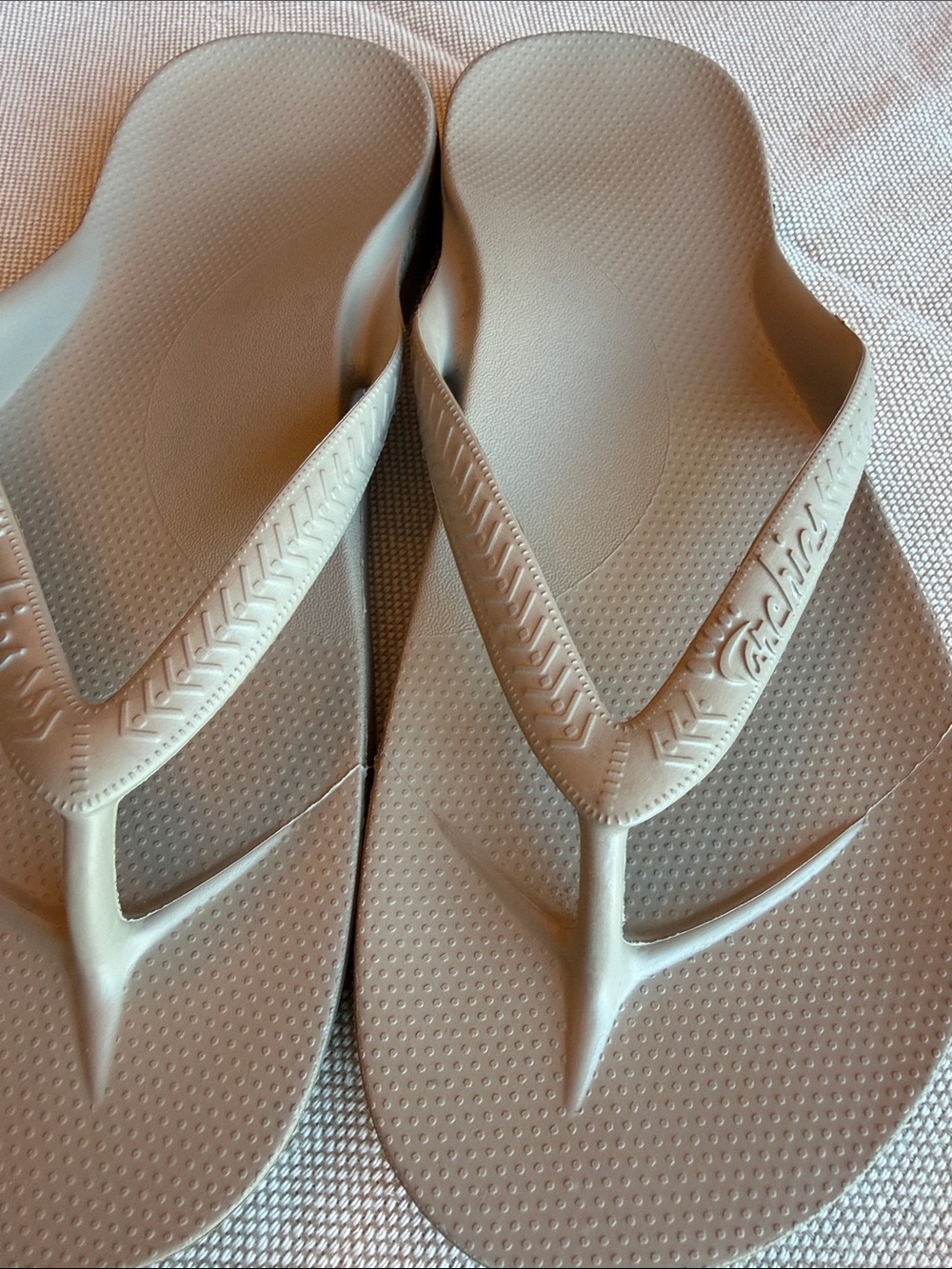 Women Archie’s size 8 - Picture 2 of 4